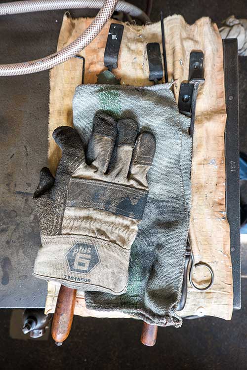 Best work gloves for Los Angeles hauling company workers