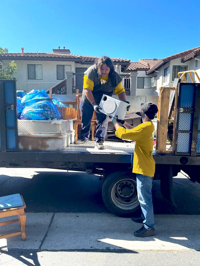 Los Angeles junk removal team